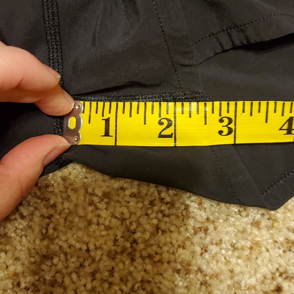 Lululemon Speed Up Shorts 2.5" Size 10 Black - Picture 4 of 10